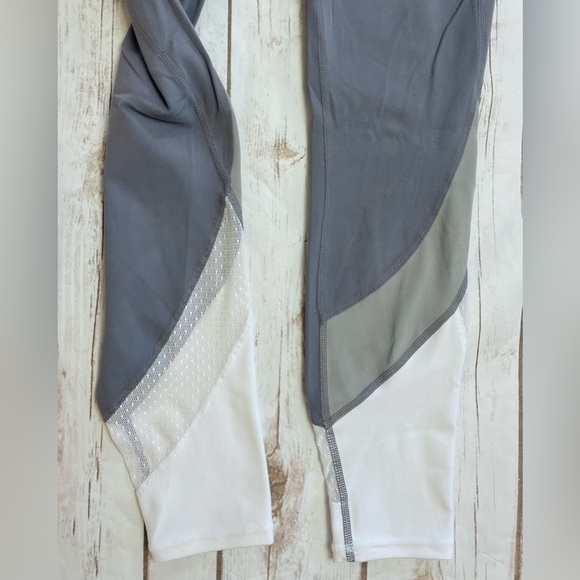 Athleta Colorblock PowerVita Salutation 7/8 Grey White Leggings Size XS - Picture 4 of 5